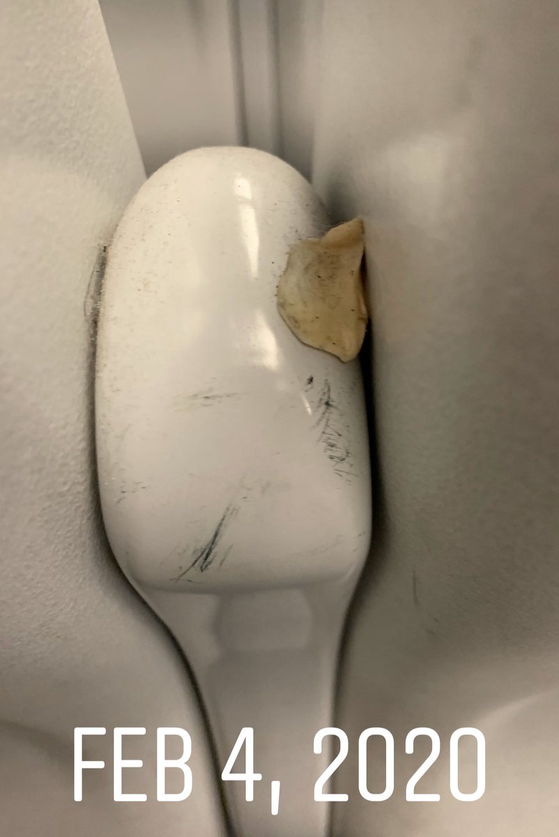 FuckNjTransit's tweet photo. Want to know how I know @NJTRANSIT doesn’t clean their trains?
#NJTWinterOfHell #NJTWinter #GarbageServiceOfNJTransit #NJTHell #NJTransit #FixItPhilMurphy @SenatorMenendez @GovMurphy @StewartMader #BlamePhilMurphy #FireKevinCorbett https://t.co/1wsF30pH7C