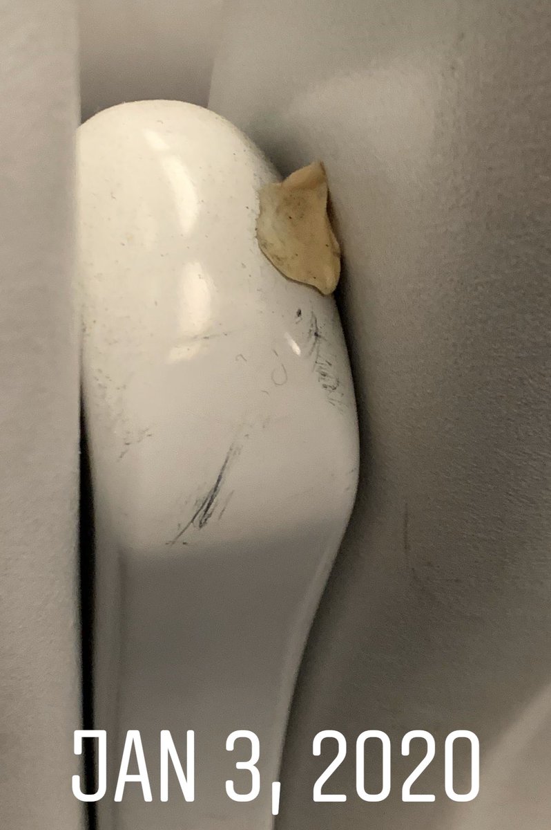 FuckNjTransit's tweet photo. Want to know how I know @NJTRANSIT doesn’t clean their trains?
#NJTWinterOfHell #NJTWinter #GarbageServiceOfNJTransit #NJTHell #NJTransit #FixItPhilMurphy @SenatorMenendez @GovMurphy @StewartMader #BlamePhilMurphy #FireKevinCorbett https://t.co/1wsF30pH7C