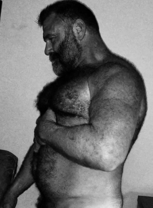 Damn Boy! You got my heart pounding!
More like this at https://t.co/jV2bQ5Pxqb #hairymanporn #hairydadporn