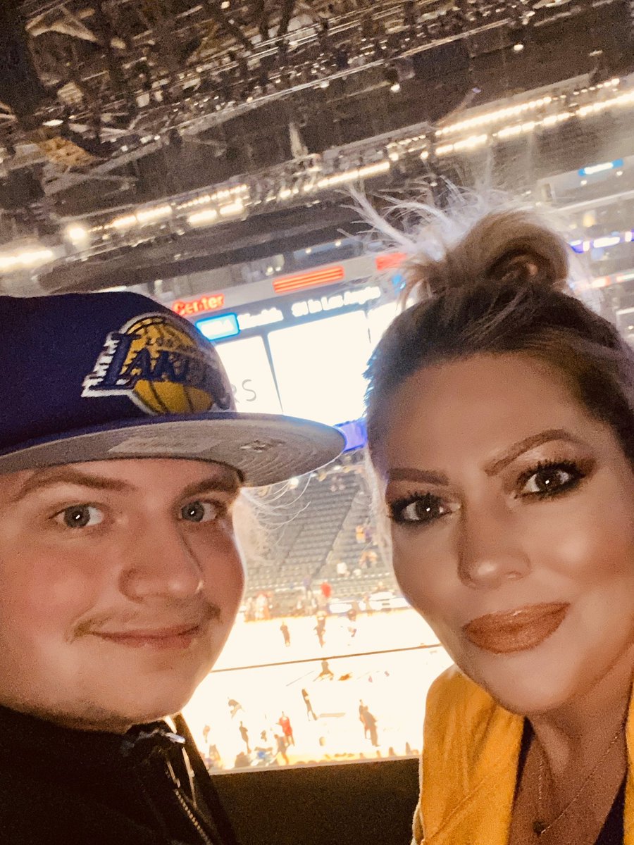 ewilson33's tweet photo. Happy 16 Keefer #lakeshowlive #Suite16 Lakers Bucks #staplescenter https://t.co/Mlj0K6cxsX