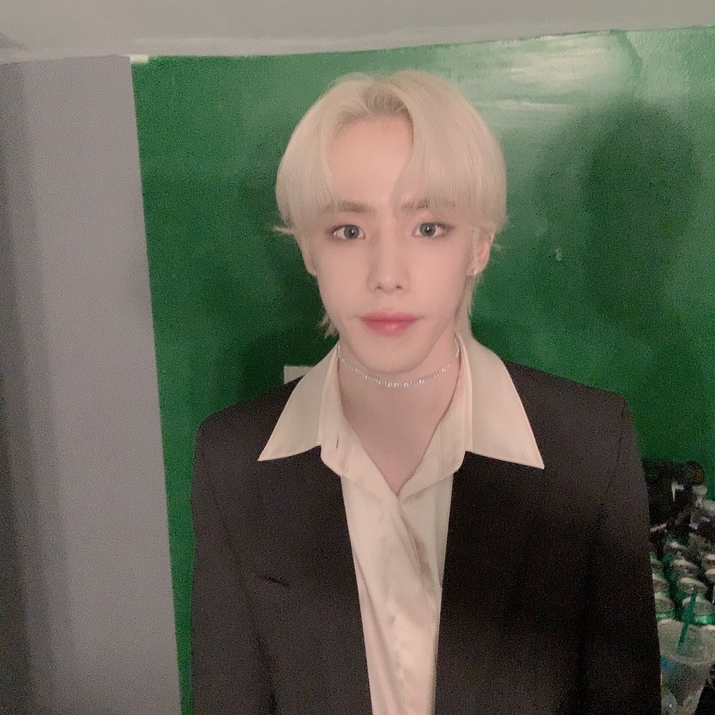 1team_twt's tweet photo. [#1TEAM #진우 #JINWOO]
시카고 피자보다 더욱 더 기억에 남을 우리 팀원들!! 늦은 시간까지 고생 많았고 정말 고마워요🌺 한 분 한 분 소중한 추억 잊지 않을게요 고마워요❤ https://t.co/LzEvoaomEv