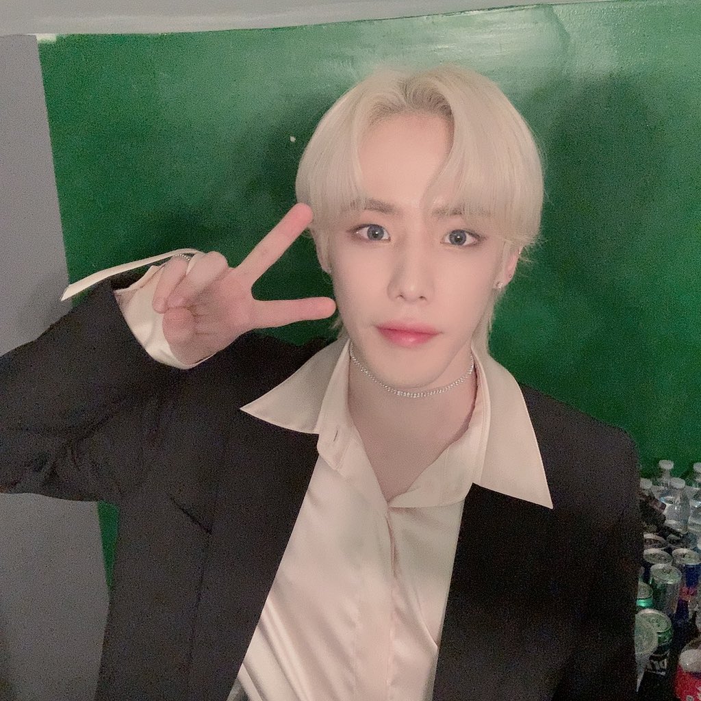 1team_twt's tweet photo. [#1TEAM #진우 #JINWOO]
시카고 피자보다 더욱 더 기억에 남을 우리 팀원들!! 늦은 시간까지 고생 많았고 정말 고마워요🌺 한 분 한 분 소중한 추억 잊지 않을게요 고마워요❤ https://t.co/LzEvoaomEv