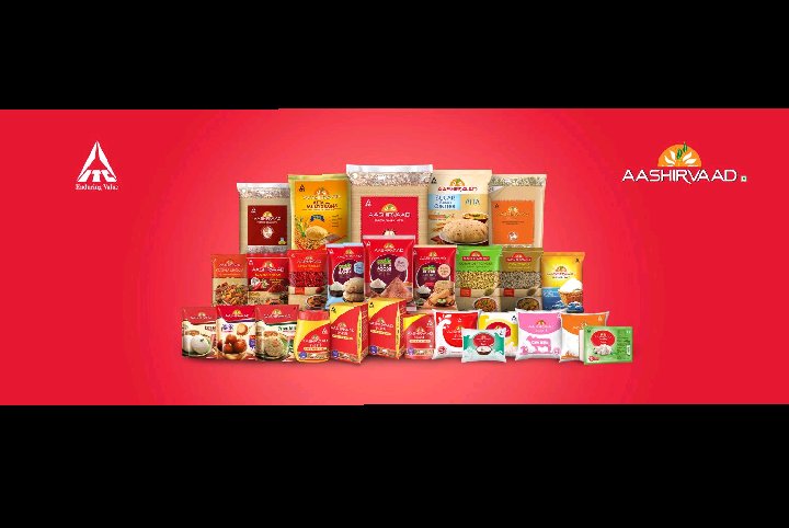 ITCCorpCom's tweet photo. #DidYouKnow #Aashirvaad has a consumer spend of Rs 4800 crores! The portfolio comprises Atta, Salt, Spices, Instant mix, Ghee, Milk &amp; Paneer. It recently launched the #superfood range - #glutenfree flour, #Ragi flour &amp; #Multimillet mix. https://t.co/QOhXsyRgMN 
#ITC #growthstory https://t.co/t6d9Fd5e2l