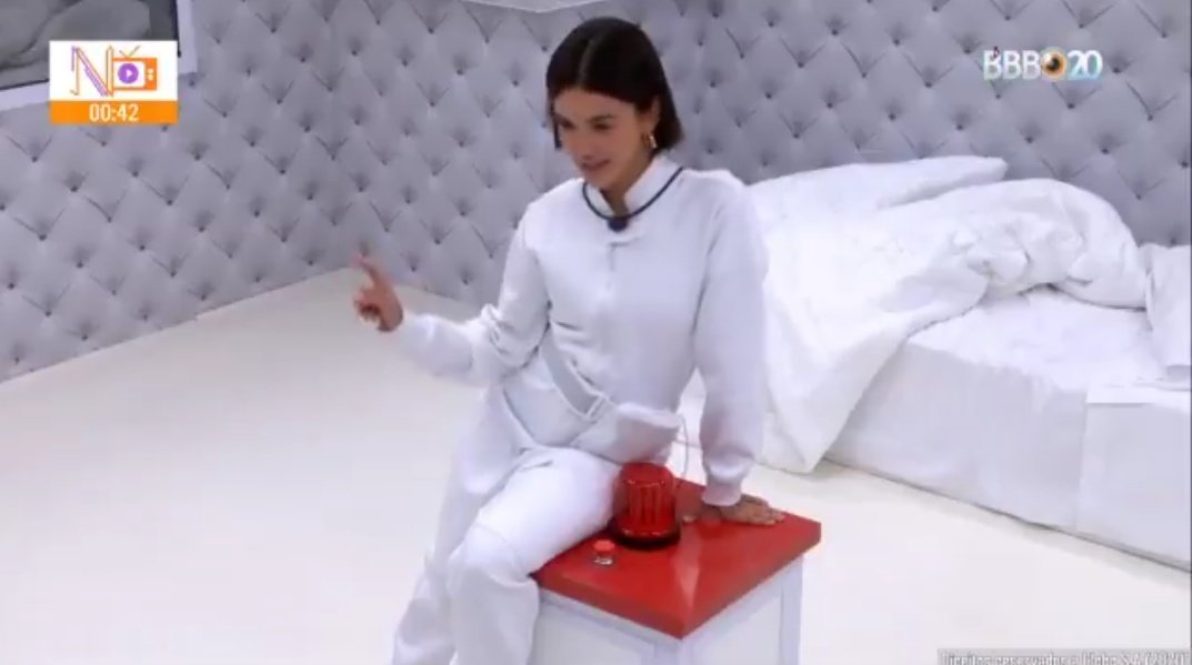 PatrciaLoures2's tweet photo. A Manu representa muito as pessoas que fazem merda por impulso! Amooo 😂😂
#manu #quartobranco #BBBB200 https://t.co/CrXhT8wrTy