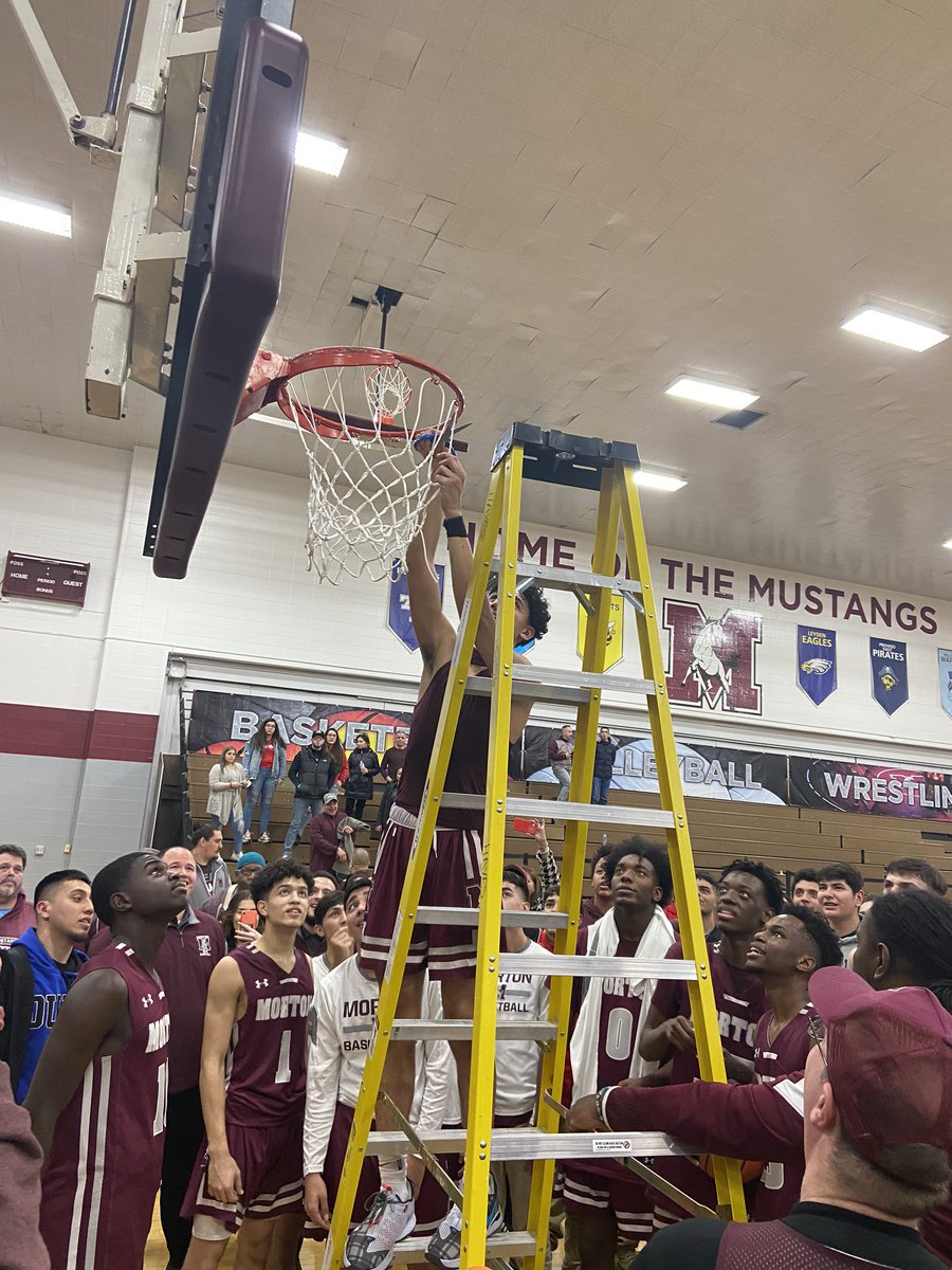 OPRFAthletics's tweet photo. Thanks @NBCSChicago for coming out to @Morton201 tonight! #mortonpride  if you missed it watch High School Lites 7:30am and 8:30am tomorrow on NBC Sports Chicago (Comcast channel 200) 🎥📺🏀 https://t.co/ErYKDs0m9Y