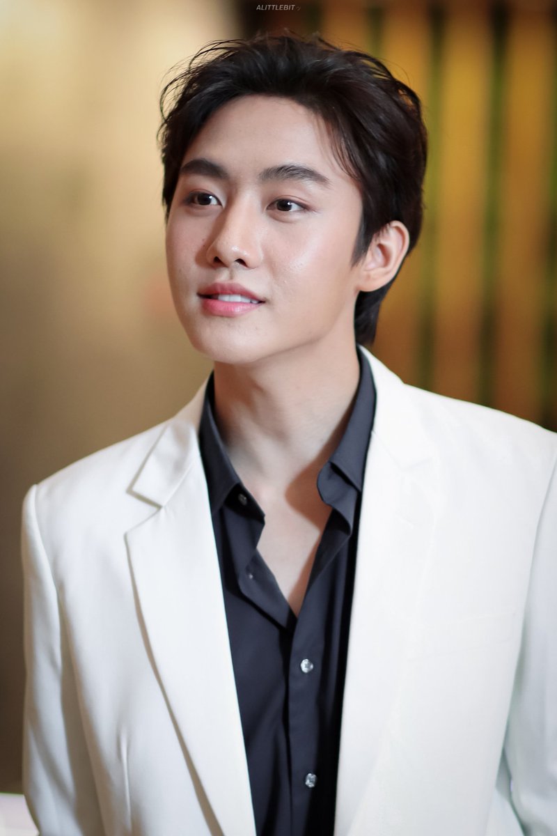 altTLEbt's tweet photo. 03.03.2020, #จุดเริ่มต้นคนมีเครดิต x #คมชัดลึกอวอร์ดครั้งที่16 [82] 😳😳

นี่คนเดียวกันนะ 2ลุค ในหนึ่งวัน~
คนอะไรดูดีไปหม๊ดดดดด ☺

#หัวใจศิวัช 
@Mmarksiwat 
#AltbForMSw https://t.co/uINvNufhbh