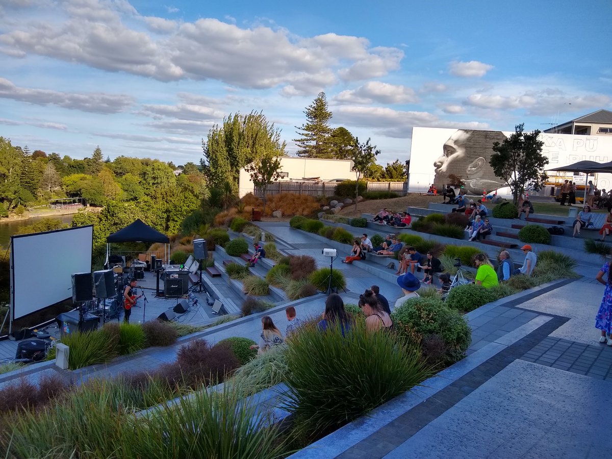 PechaKuchaHtown's tweet photo. Saw wave is starting to fill up... https://t.co/5mXSugp6oa