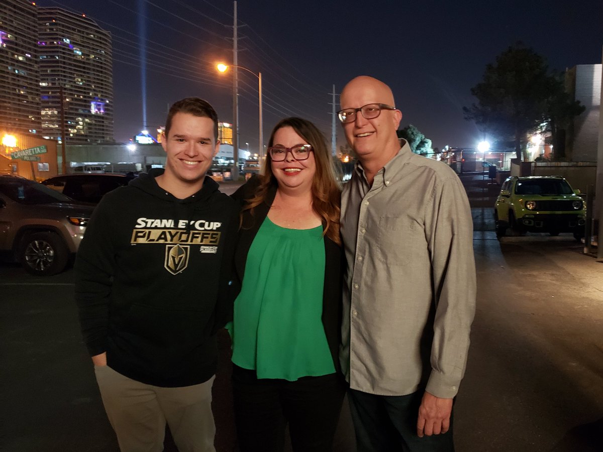 evanposocco's tweet photo. My parents have super cool friends.
Great evening at @thespacelv listening to @deanna_thompson from the Netflix doc #DontFuckWithCats.
Super insightful, informative and eye-opening evening in support of @HAVLV and @PawtasticFriend πΎ #TheSpaceTalks https://t.co/lhb0gY9v86