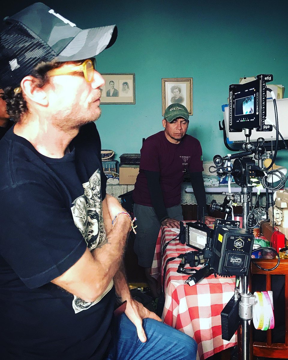 mikearciniega's tweet photo. Otra semana con tres días de rodaje de diferentes proyectos.
Aquí, haciendo que la magia suceda, con mis amigos Rodrigo García y Jordi Planell de Central Films. #film #art #centralfilms #archertroy #somosmuygallos #ideasqueconquistan https://t.co/5BQ7eEUKAx