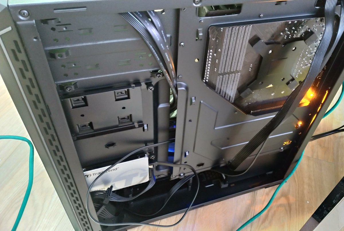 xcv600's tweet photo. 友達のPCを組んだ。
作業が快適になったらしいけど、自分だったらもっと安く組む笑 https://t.co/Xrr3Mvgl7z