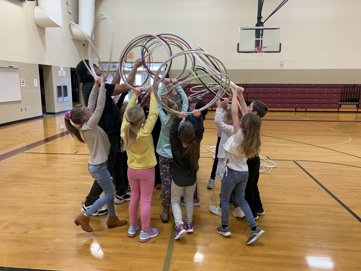 blcordingley's tweet photo. Our time with our Artist in Residence is pretty awesome! 👏 #milbankschools https://t.co/UmmaO1tAik