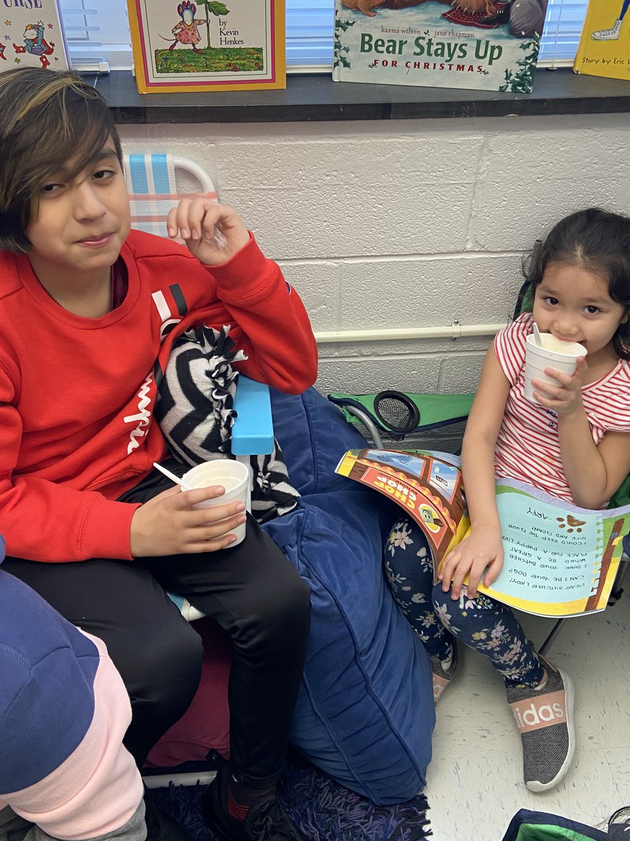 Stews3rdGrClass's tweet photo. Reading buddies with Mr. Fain’s 5th grade class and root beer floats was the best thing ever this week! Thank you so much for joining us and reading with us! #ReadAcrossAmericaWeek2020 #MVWES https://t.co/oFKVCQMO4x