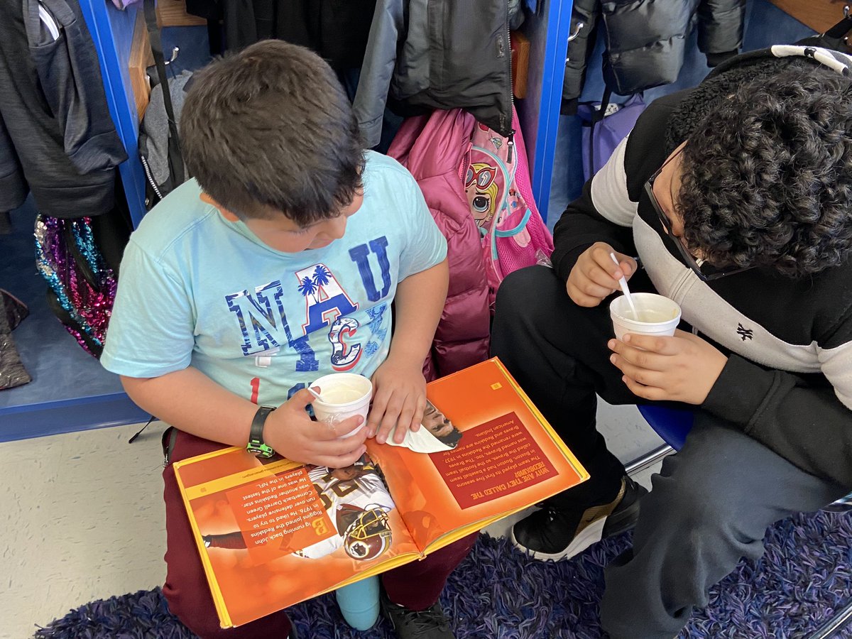 Stews3rdGrClass's tweet photo. Reading buddies with Mr. Fain’s 5th grade class and root beer floats was the best thing ever this week! Thank you so much for joining us and reading with us! #ReadAcrossAmericaWeek2020 #MVWES https://t.co/oFKVCQMO4x