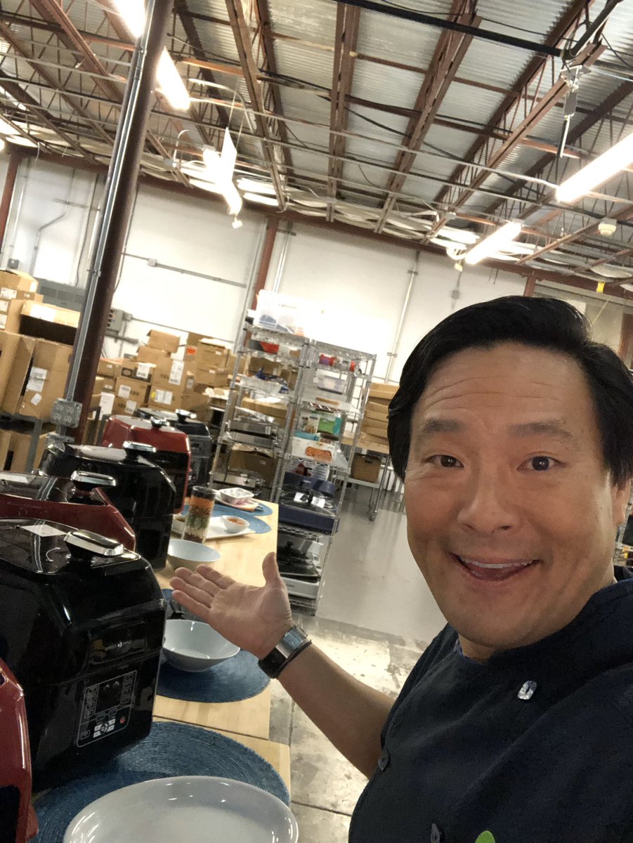 mingtsai's tweet photo. Last chance to grab these Multi-cookers with Air Fryer technology! Back on at 8:30pm on HSN with Marlo Thomas to make some delicious meals. Don’t miss out on this great kitchen appliance, makes a great gift too
#hsn #hsnchefs #simplyming
https://t.co/X3MaB3SYAX https://t.co/llBg7ZXobM