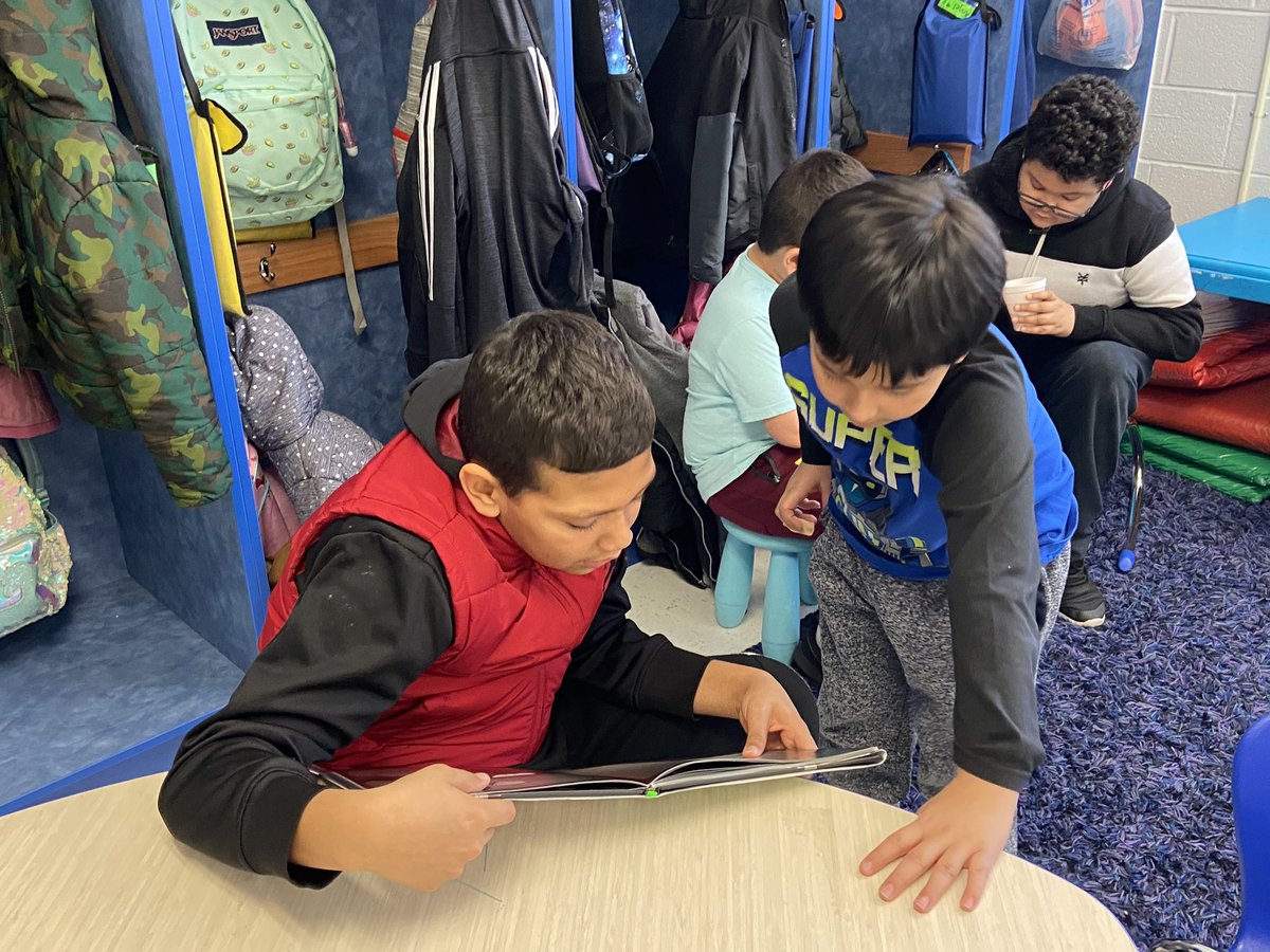 Stews3rdGrClass's tweet photo. Reading buddies with Mr. Fain’s 5th grade class and root beer floats was the best thing ever this week! Thank you so much for joining us and reading with us! #ReadAcrossAmericaWeek2020 #MVWES https://t.co/oFKVCQMO4x