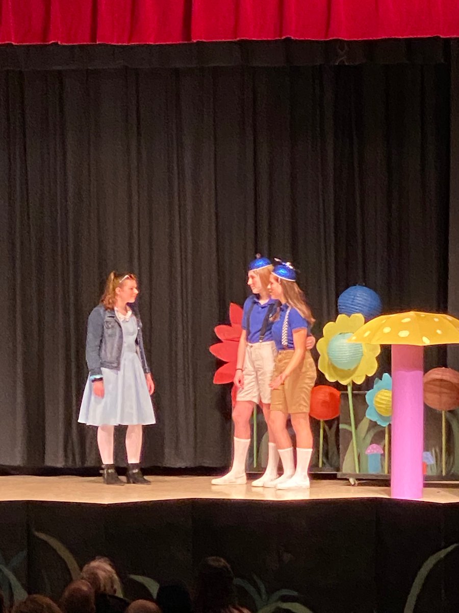 sinkmann87's tweet photo. Opening night for Horning middle school’s ALICE IN WONDERLAND https://t.co/lbF0c4crb0