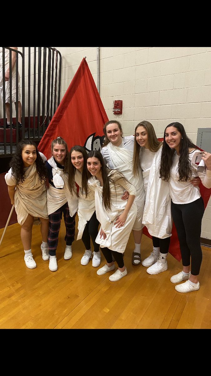 Bedford_NH_GVBB's tweet photo. Great young women ✔️ Great hoop players ✔️ Great fans ✔️#support #yeahwhite #weplaytomorrow https://t.co/NJO52ylL3H
