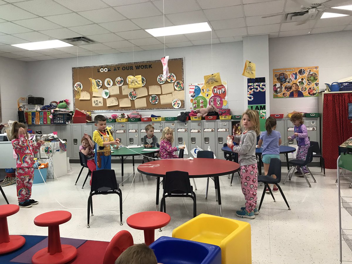 DebbieBen22's tweet photo. @LorenaPrimary We just had to do some fine motor development and use our imaginations today with some  SLIME! Any day is a good day when there is slime! There is nothing better than slime!#LISDFuturefocus https://t.co/JIQ54jKZqF
