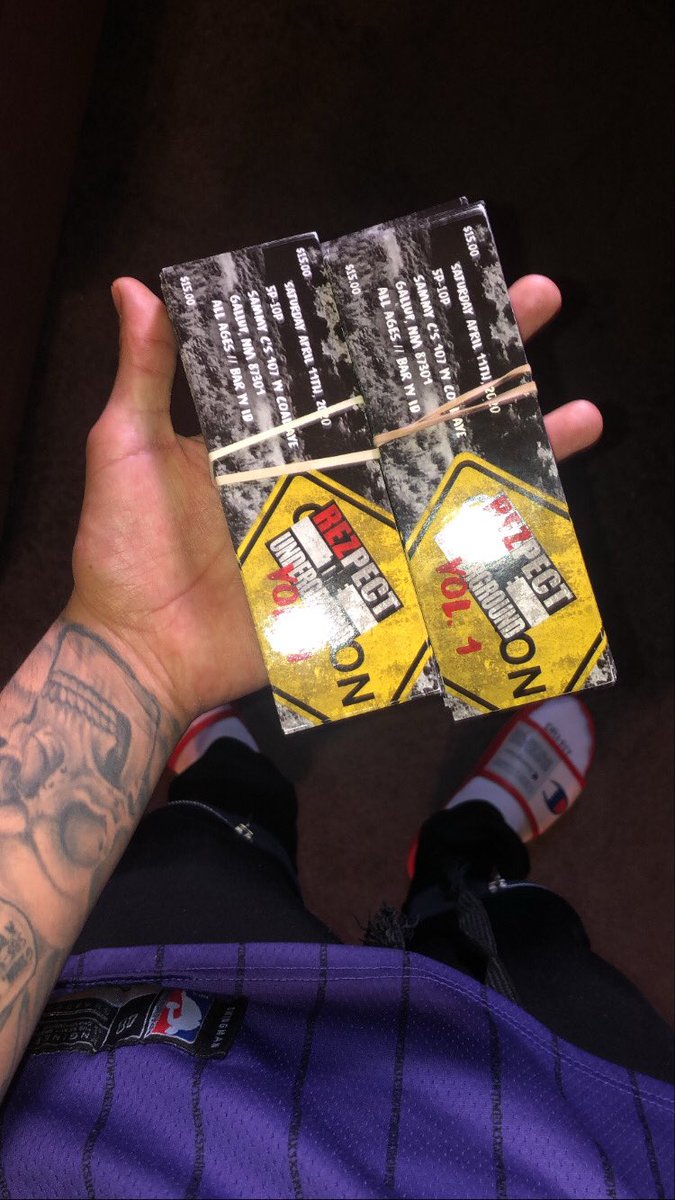 jujubugg98's tweet photo. Tickets for next show go on SALE NOW‼️‼️ 4-11-20 @sammycsgallup support your local artist and The “Hottest Homie” 🔥🔥💦💦😈😈 (I got 50‼️ tickets I need everyone’s support love and help let’s gooo‼️) #share #like #repost #rap #hiphop #dripsplash #NM #Gtown https://t.co/oH4kl4xaAO