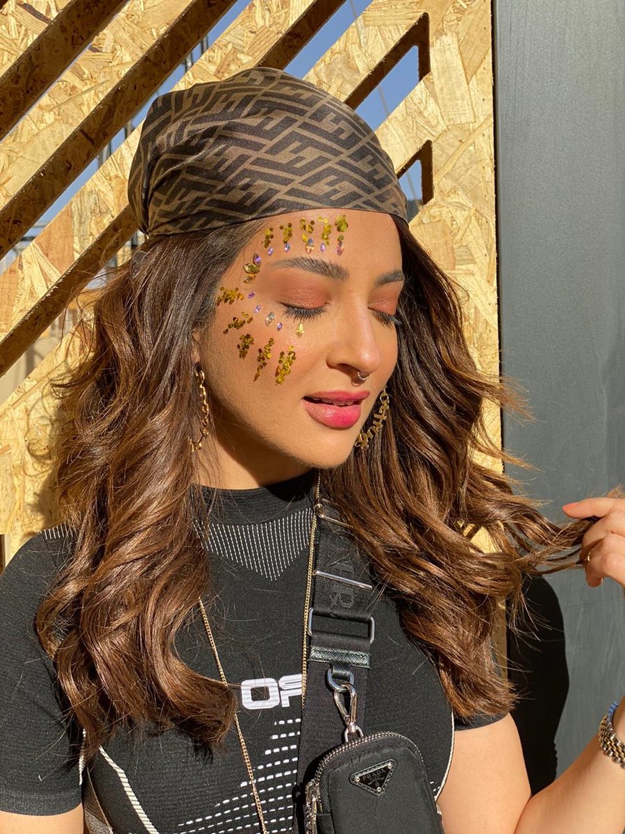 AzimuthFestival's tweet photo. @theglitterpeople came through with the exclusive Festival Makeup for Azimuth  🤩🙌🎉 #AzimuthFestival #TheGlitterPeople https://t.co/ETS6fWUGRE