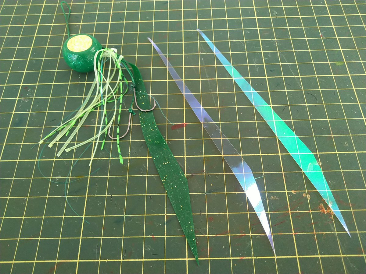 らくだ 昨日 みちみちさんが職場に自作タイラバ 持って来てくれました みちみちナチュラルスペシャル マジカルシートネクタイも同梱 グリーン系の自作タイラバに自信が無いので只今解析中 釣り タイラバ