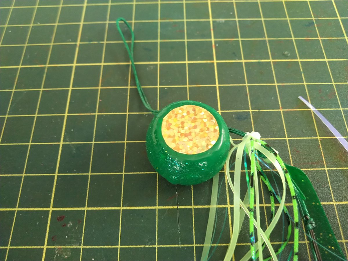 らくだ 昨日 みちみちさんが職場に自作タイラバ 持って来てくれました みちみちナチュラルスペシャル マジカルシートネクタイも同梱 グリーン系の自作タイラバに自信が無いので只今解析中 釣り タイラバ