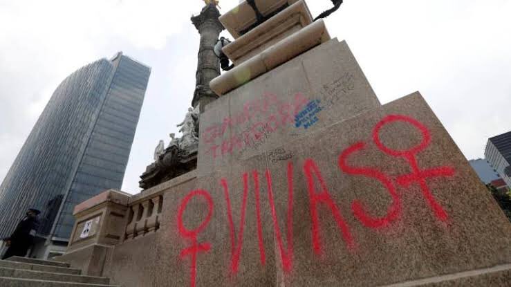 this is el angel de la independencia, one of mexico city’s biggest landmarks. this is what it looked like after a protest “got out of hand”phrases:(the patriarchy) will falldon’t fuck with usthe nation KILLSrapist policethey’re killing usAMLO (president) feminicider