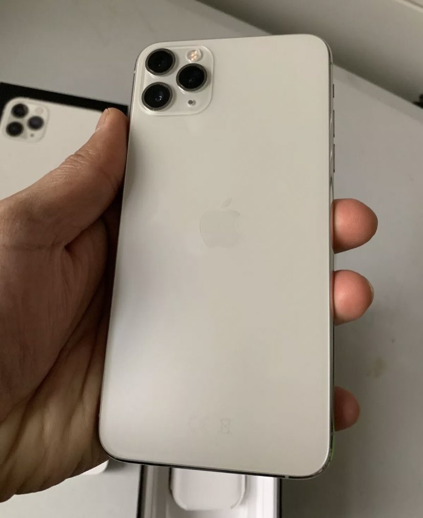 Free iPhone Giveaway 😅 
How To Enter:
-Like and Retweet
-Follow Me
-Tag Two Different Friends 
Picking Winners In 2 Days!
