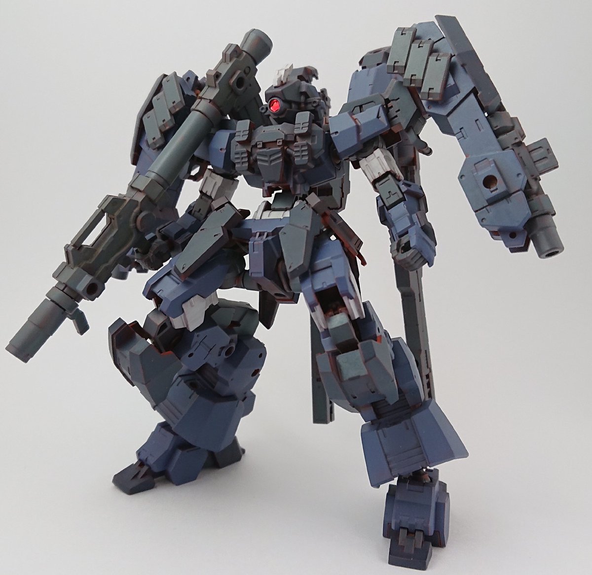 リッキー Sur Twitter フルバレット アルト 増設された背部レールガン 肩部副砲による火力向上に主眼を置き 脚部のジャンプ力を活かした高所からの狙撃を得意とする 逆関節警察ゆるして 30mm