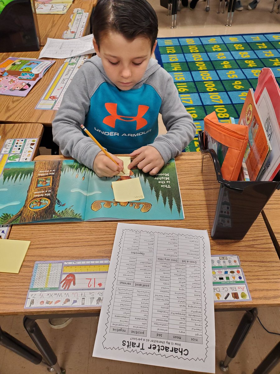 MrsEverett1st's tweet photo. Labeling character traits in our book books #STEAMatstribling https://t.co/oZLiDeZ37W