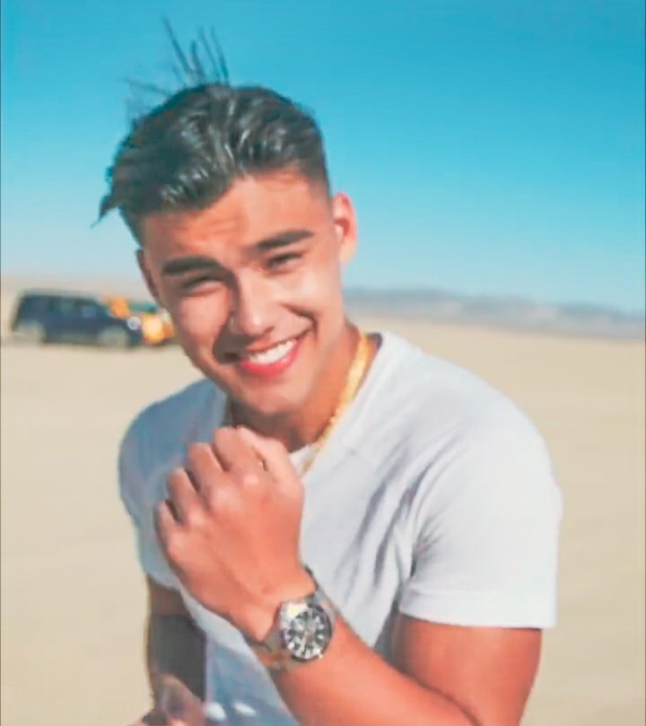 BaileyMayWorld_'s tweet photo. Happy 5th anniversary my main @baileymay , I am grateful for youuu and I will always be proud of youu! I love youuu sooooo much! Hopefully to see you very soon! Imy❤🙌😘
#BaeleysPh
#BaeleysSince2015
#Baeleys5thAnniversary 
#BaileyMay https://t.co/Dg73Rx6zKP