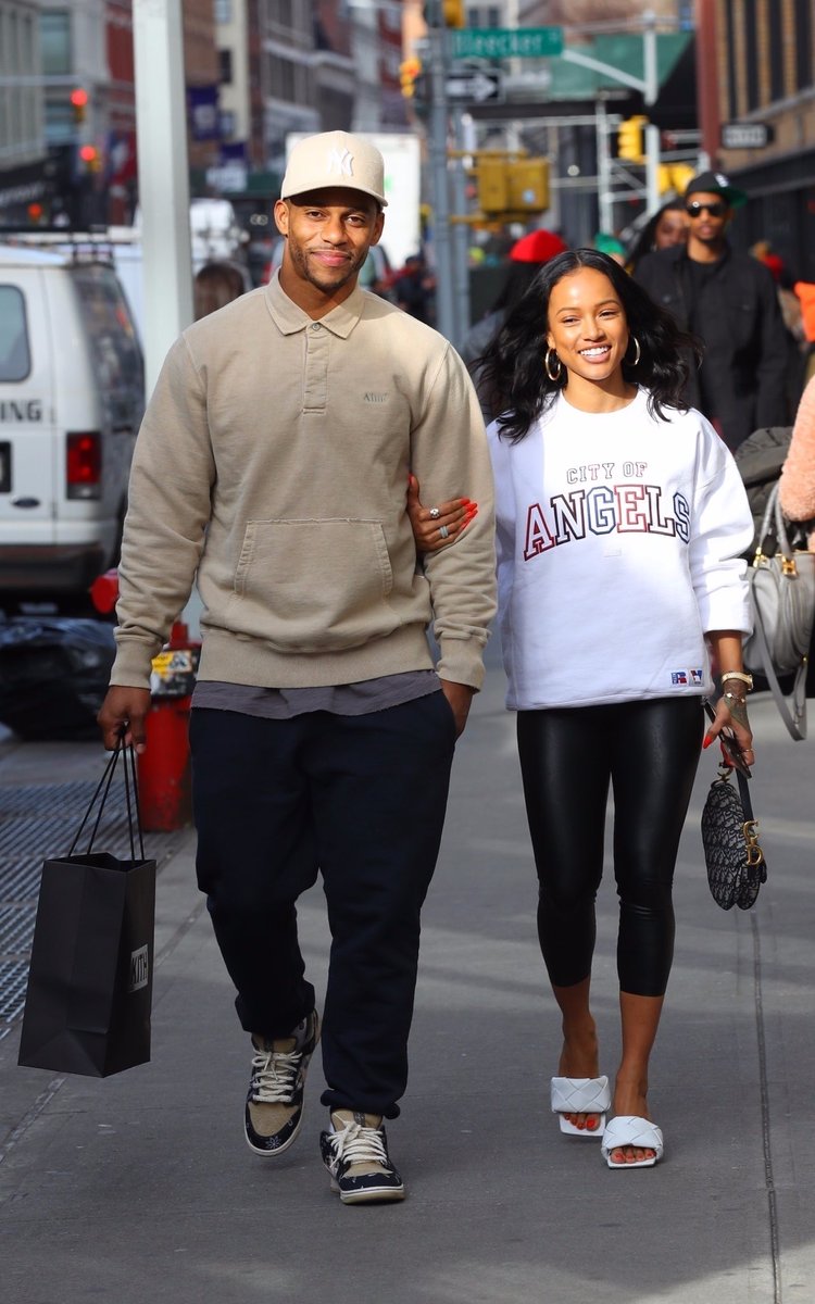 fckyeskarrueche's tweet photo. Karrueche and Victor Cruz https://t.co/7IaJMQaisk