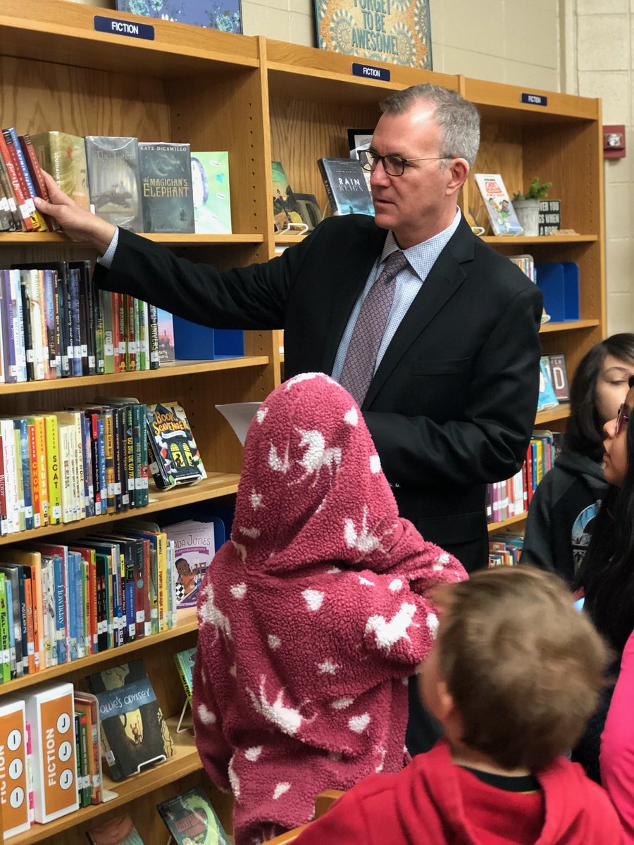 teachbleggett's tweet photo. Thanks to @jallisonOPS for coming out to @CE_Cougars today to hear library club's presentation. The students greatly appreciated it @Central_LMC @Niccole83314353 https://t.co/Z9DHRm85u6