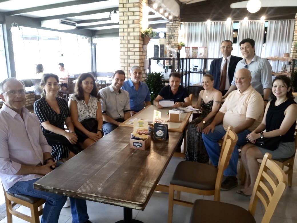 Em reunião com membros do Movimento Nacional pela Advocacia Pública, o deputado federal Darci de Matos(PSD-SC) manifestou apoio aos pleitos em defesa das carreiras.

#MovimentoNacionalpelaAdvocaciaPública #AdvocaciaPública #advogadospúblicos
