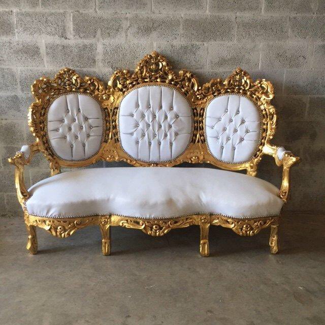 suRYvor's tweet photo. Starting a petition to have CBS edit this into the rest of this season as the new sit-out bench so that the queen can have a proper throne #Survivor #Survivor40 #QueensBench https://t.co/wjnS3atvLO
