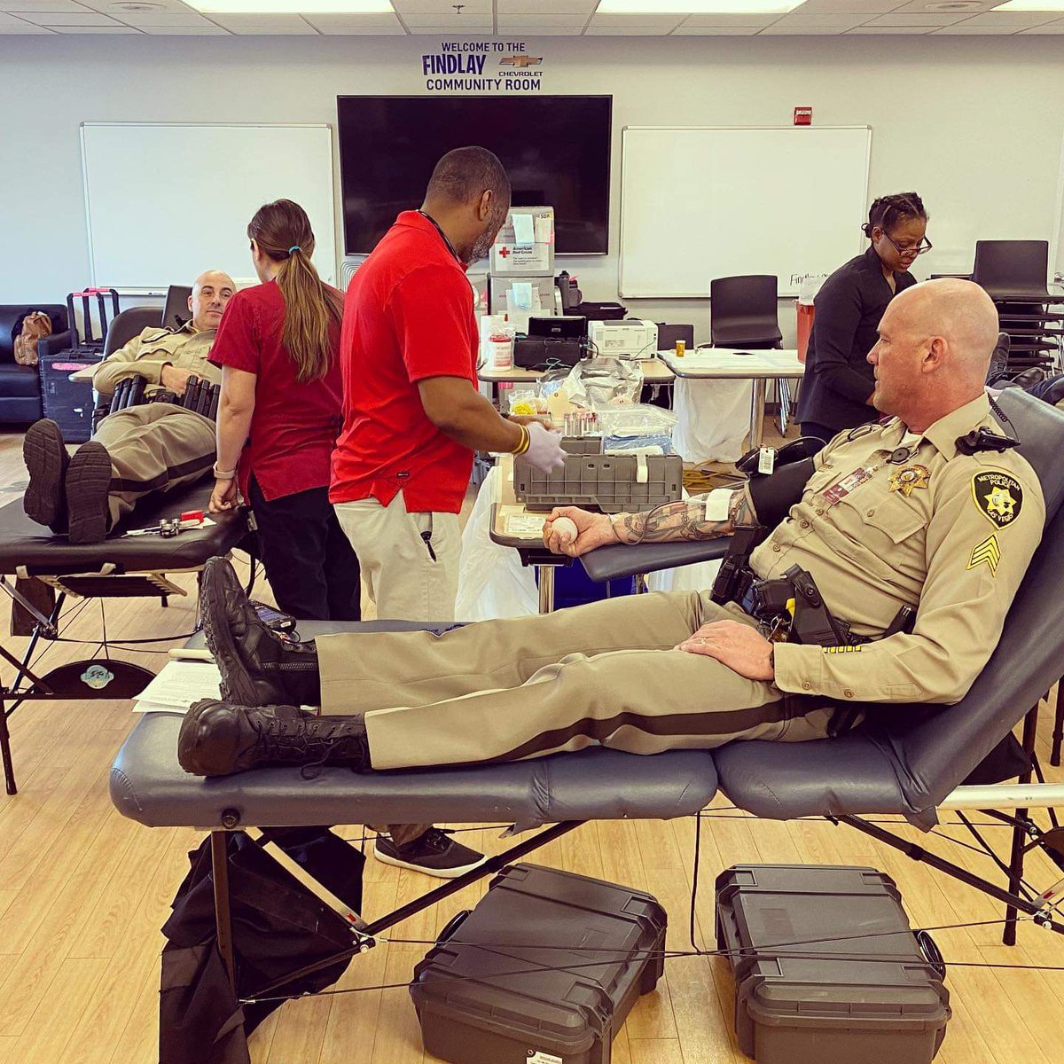 tcordervegas's tweet photo. Thanks @LVMPD officers for being at our #RedCross blood drive today at #FindlayChevy. @RedCrossBloodLC https://t.co/SxJuSQFIQ0