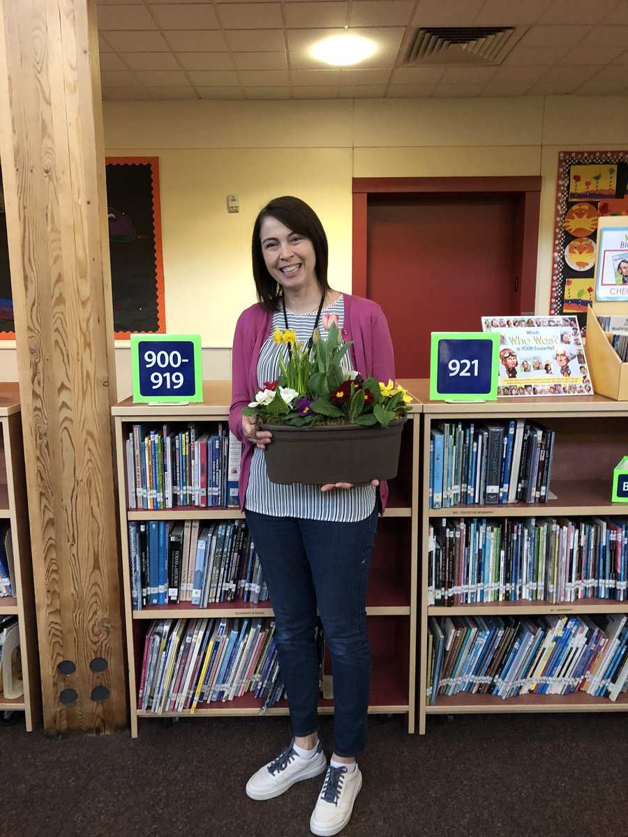 HoganCedars_ES's tweet photo. Congratulations to Wendy Hutchings for winning the Excellence in Teaching Award at Hogan Cedars for 2020! We love 💕 her incredible teaching, positive energy, and determination to support every child!#EngagingHeartsAndMinds❤️ #HoganCedarsSoars #BuildGBSD #InspireEmpowerTHRIVE https://t.co/OfhH34mnoD