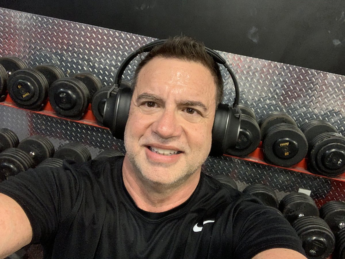 It’s like my own silent disco with these awesome <a href="/malektronic/">Malektronic</a> #interstellar #bluetooth #wireless #headphones🎧 - I mean its Friday why not dance with some weights? #mykindahappyhour