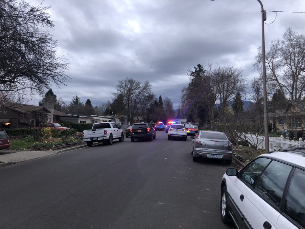 milesfuruichi's tweet photo. Medford Police are in a stand-off with a person in a home near Central Medford High School. It’s unknown what happened but calls came in about an hour ago. I’ll be standing by to hear what happens. Follow @KOBITV shows tonight for more info? https://t.co/TzP1ew6bsX