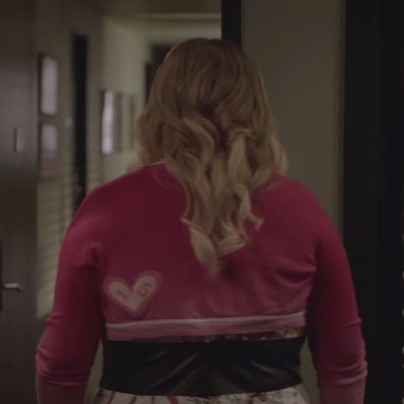 hardfeeilng's tweet photo. NOBODY MOVE I JUST REALIZED PENELOPE HAD 15 ON HER DRESS AND SWEATER https://t.co/kqkvEj8wEo