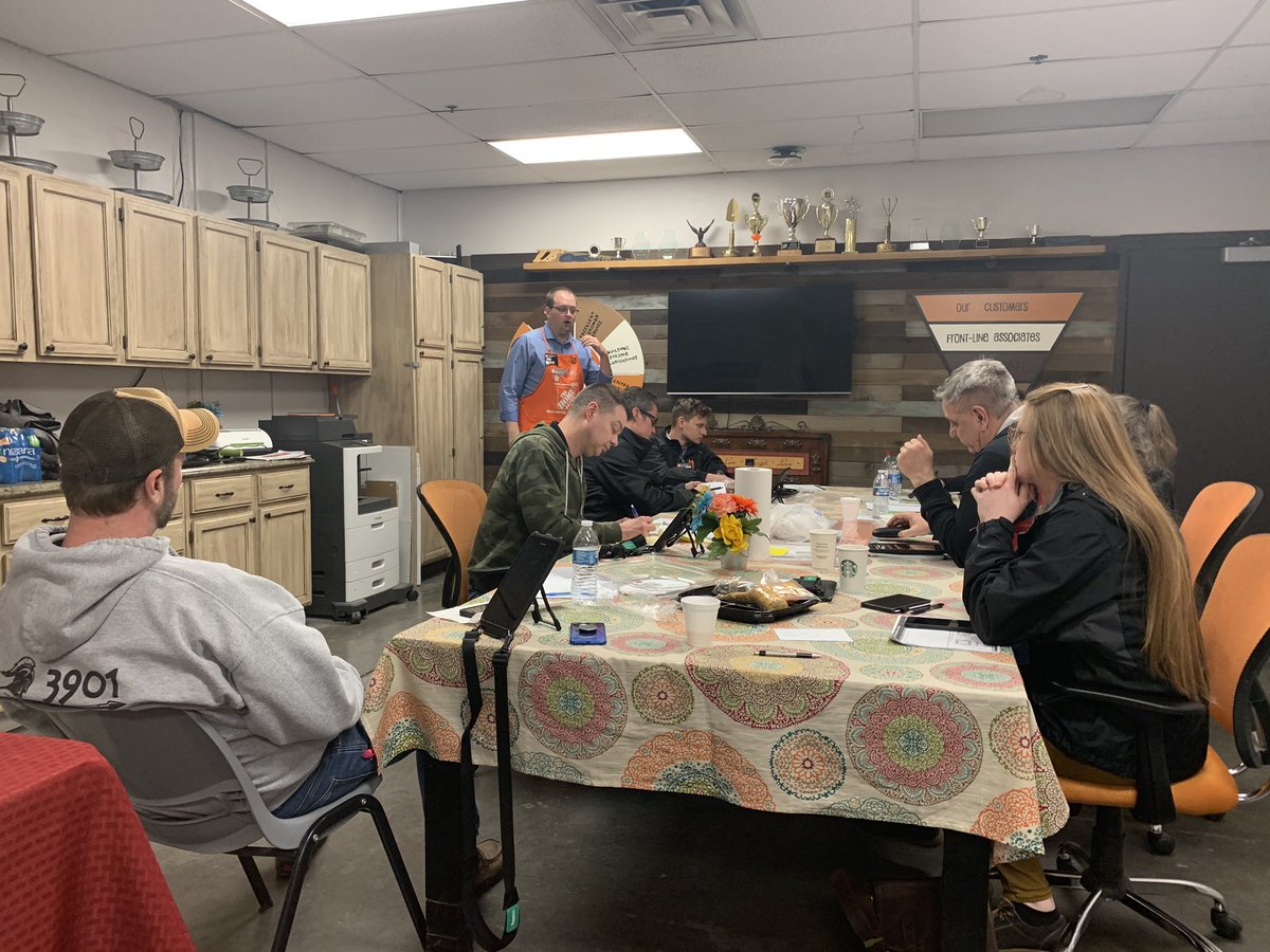 Thdbrycecole's tweet photo. Had an amazing day of development, learning, and recognition at our Q1 sup training. So happy to be apart of this wonderful team! https://t.co/qT00BLQ9zV