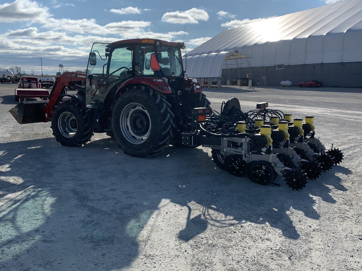 R_Ochs89's tweet image. @SouthCentralFS just finished up a complete @Harvest_Int_Mfg plot planter build for @cadkins87. Ready for dry weather to see this planter rolling in the field!