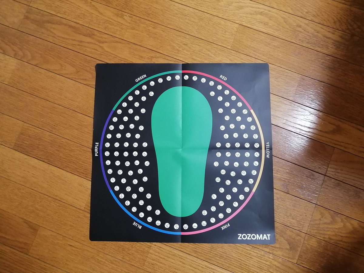 gate109's tweet photo. zozomatが届いたので早速計測。
幅広甲高だった。足の幅にFなんてものがあることを初めて知った。
#ZOZOMAT https://t.co/hC83c5FHtC