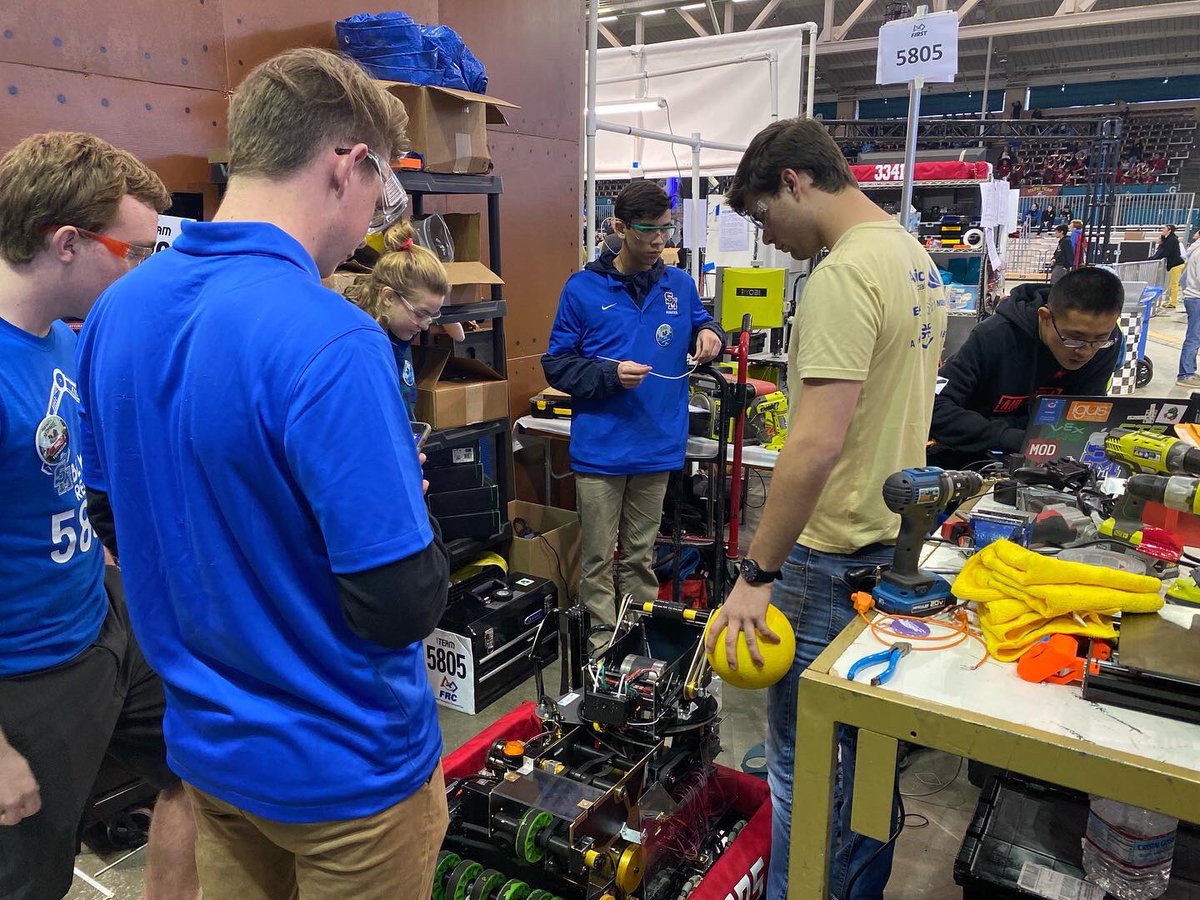 SMblyRequired's tweet photo. Spot our pit at Del Mar Regional! 👀🔍 Members are working hard prepping for Qualification Matches tomorrow!! 🤖🦾 #delmarregional #FIRSTRise #FRCteams https://t.co/Q5nScSTjAv