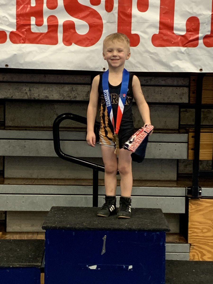 Amy10261731's tweet photo. Jaxon first state title! 2020 Pee wee 36 pound champion! https://t.co/F169qg66hJ