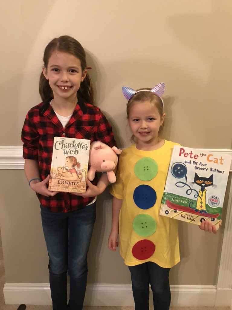 ShirahStacy's tweet photo. We always enjoy our annual Living Literature Parade. A great way to begin a Friday and to end a school week! 😁 @AliceDrive_Elem #thehiveonthedrive https://t.co/hvyK9I4IAS