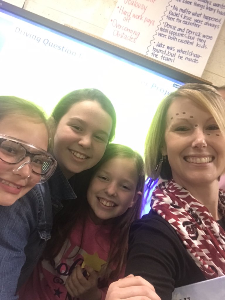 ShirahStacy's tweet photo. We always enjoy our annual Living Literature Parade. A great way to begin a Friday and to end a school week! 😁 @AliceDrive_Elem #thehiveonthedrive https://t.co/hvyK9I4IAS