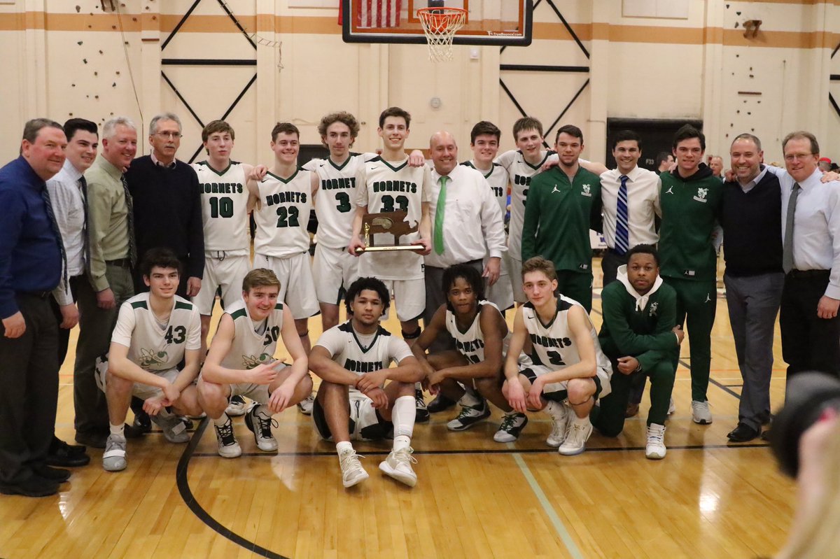 R_Lanigan's tweet photo. Your 2020 D1 South Sectional Champions, the Mansfield Hornets. #hockomock https://t.co/FCKQsqEIh5