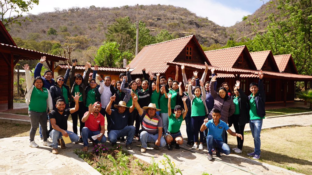 EmprenDinamicUT's tweet photo. Fue un día llenó de experiencia y aprendizaje con el MA. Juan Carlos González Gallegos y el personal encargado de las cabañas de San Sebastián de las Grutas.  @utvco @Negocios_UTVCO https://t.co/ECiH327yip