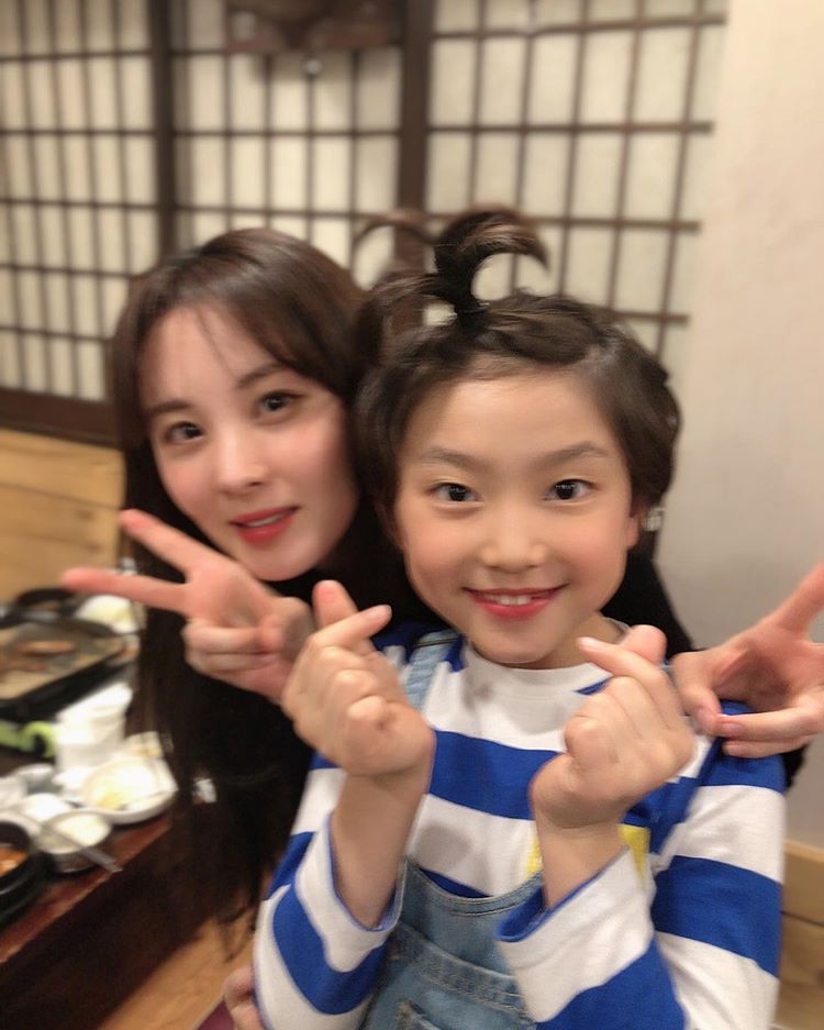 SeohyunBrasil's tweet image. [#INSTAGRAM] 07/03/20 - Atualização de young2338 com Seohyun. (1)

"#HelloDracula #FestaDeEncerramento
#TodoMundoTrabalhouDuro #EuSintoSuaFalta #NoonaLinda"